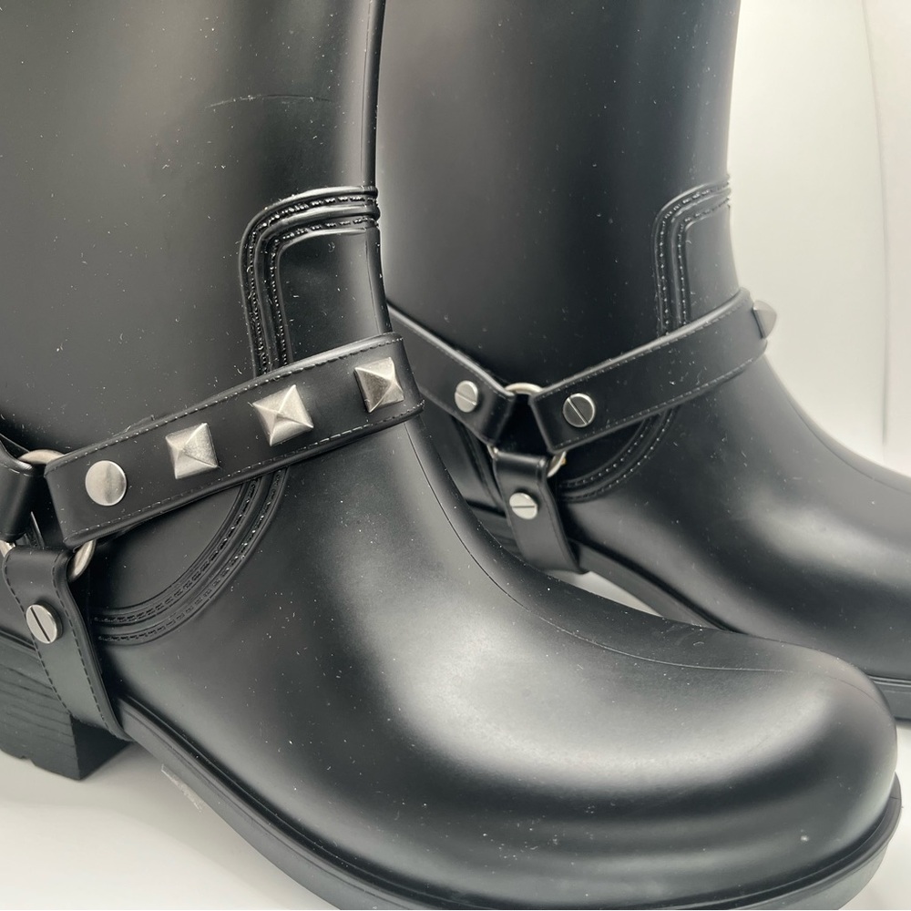 Black rain boots by Dirty Laundry.